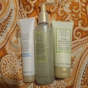 Mary Kay Satin Hands Skincare Set - White and Green
